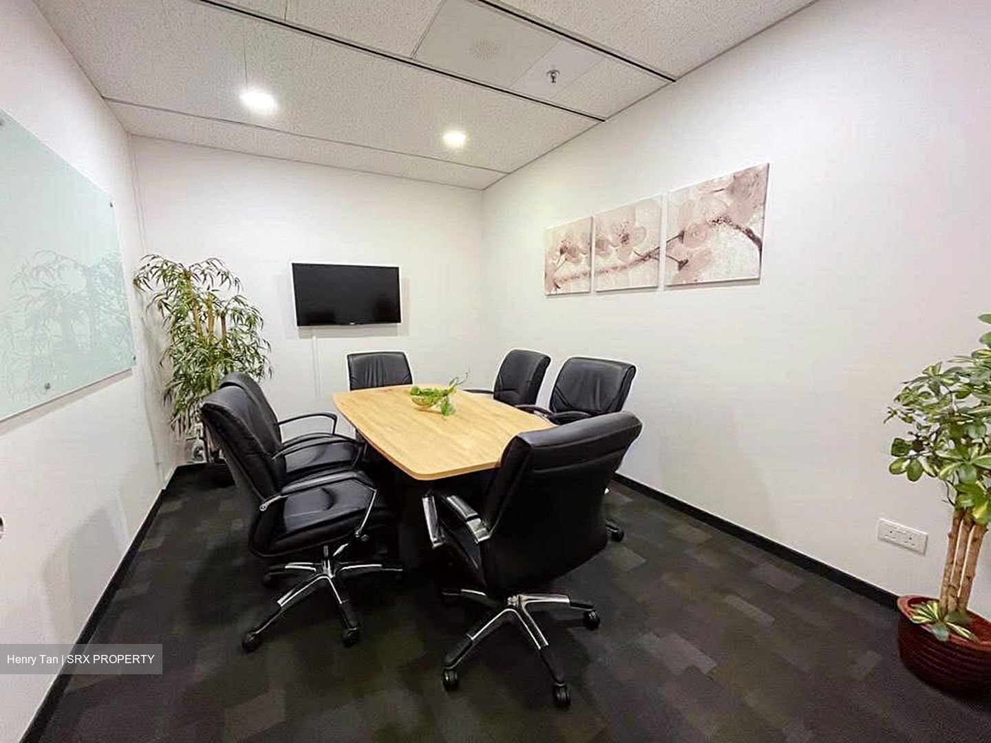 United Square (D11), Office #586021521